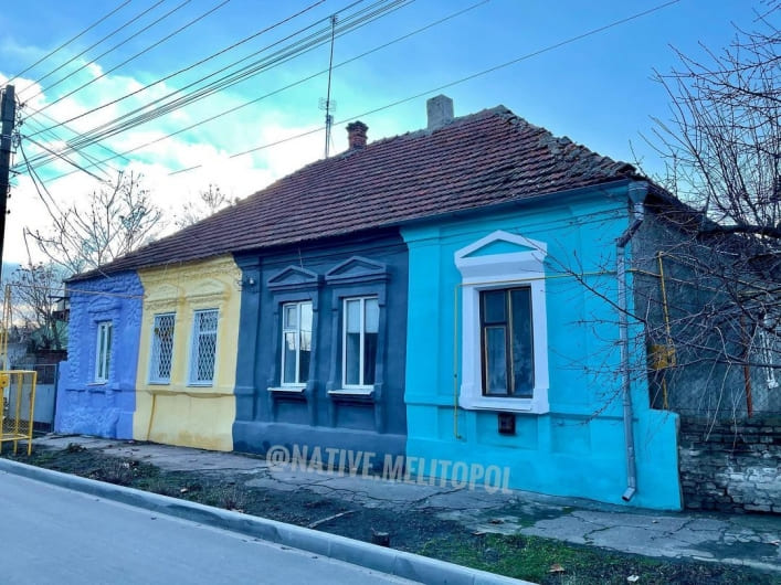 Дизайн-код по-мелитопольски - хозяева покрасили дом в четыре разных цвета
